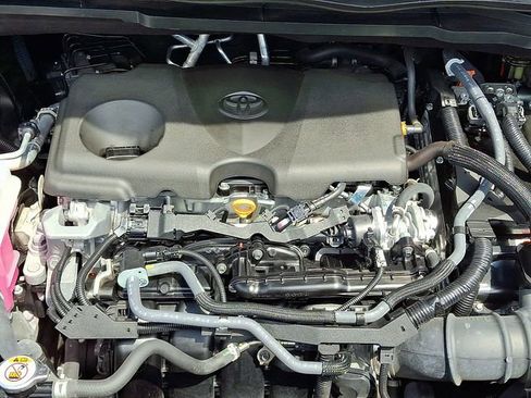 Used 2024 Toyota Sienna LE FWD image 28