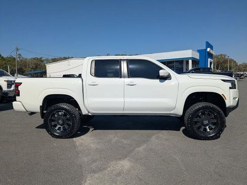 Used 2022 Nissan Frontier SV image 3