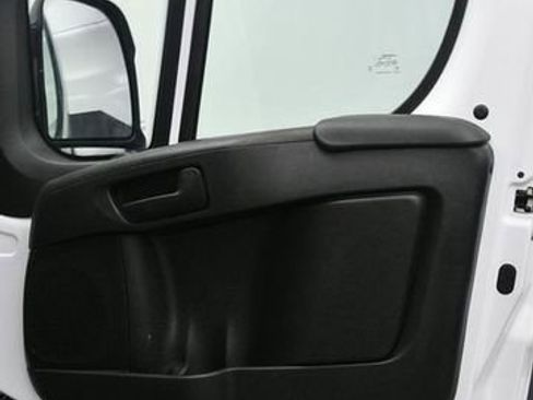 Used 2025 RAM ProMaster 2500 w/ Convenience Group image 9