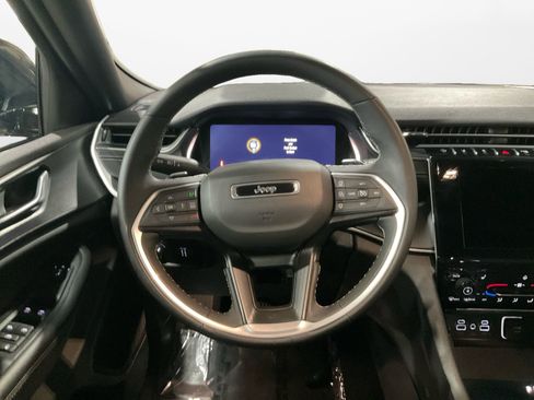 Used 2023 Jeep Grand Cherokee Altitude image 12