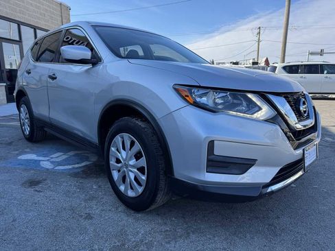 Used 2017 Nissan Rogue S image 3
