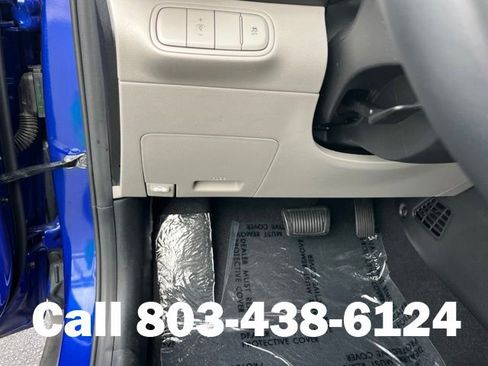 Used 2024 Hyundai Venue SEL FWD image 24