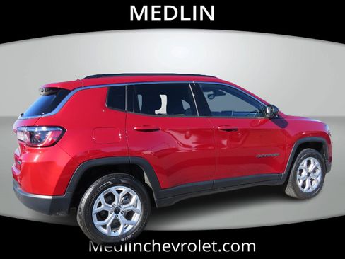 Used 2025 Jeep Compass Latitude image 7
