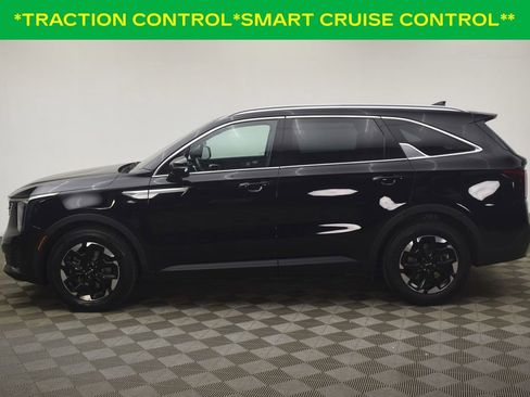 Used 2024 Kia Sorento S image 11