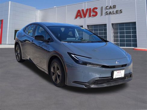 Used 2025 Toyota Prius LE image 9