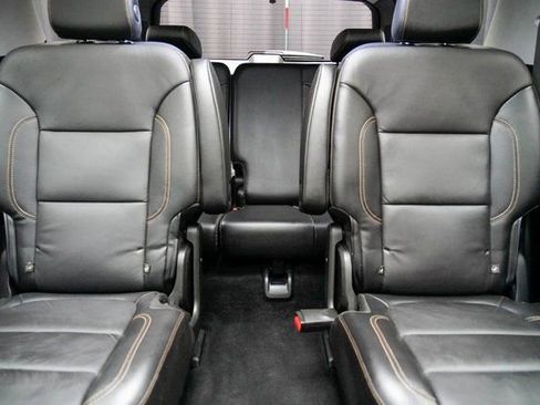 Used 2018 Chevrolet Traverse LT w/ LPO, Black Accent Package image 30