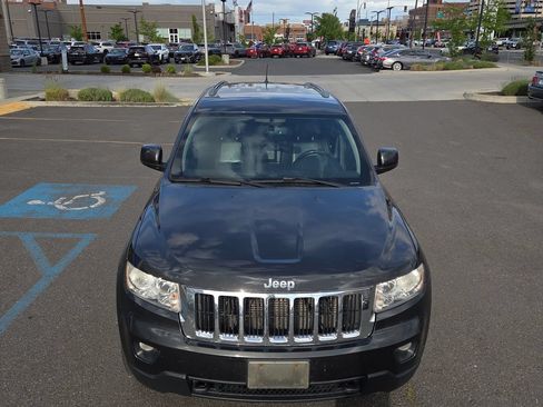 Used 2011 Jeep Grand Cherokee Laredo AWD/4WD image 9