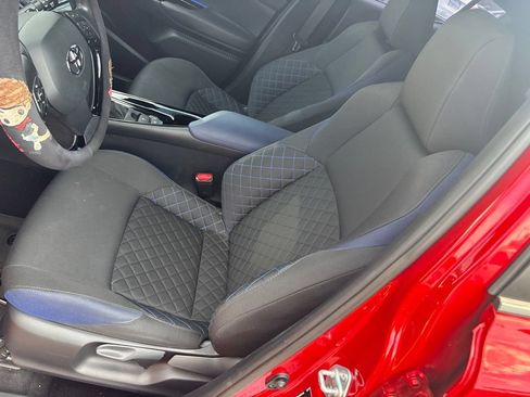 Used 2021 Toyota C-HR XLE FWD image 16