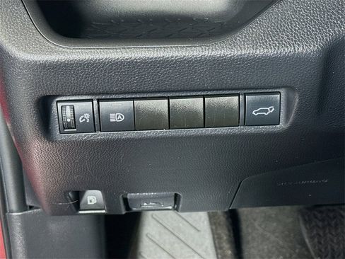 Used 2022 Toyota RAV4 XLE image 10