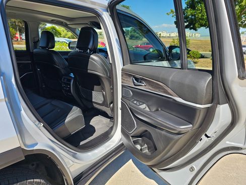 Used 2023 Jeep Grand Cherokee 4WD 4xe image 28