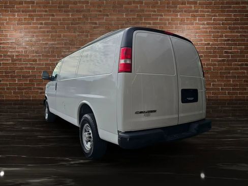 Used 2020 Chevrolet Express 2500 Regular Van 3D image 9
