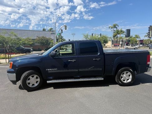 Used 2007 GMC Sierra 1500 SLE w/ SLE2 Preferred Package RWD image 4