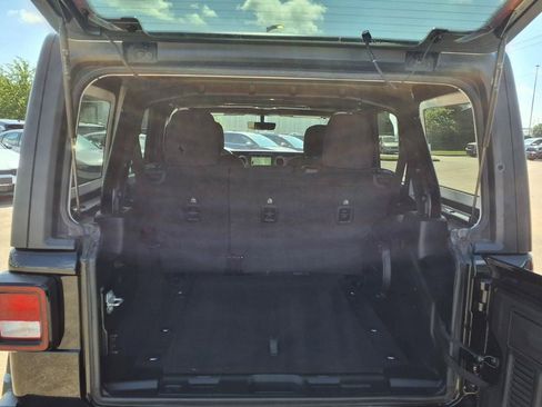 Used 2023 Jeep Wrangler Unlimited Sahara AWD/4WD image 12