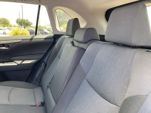 Used 2022 Toyota RAV4 XLE FWD image 11