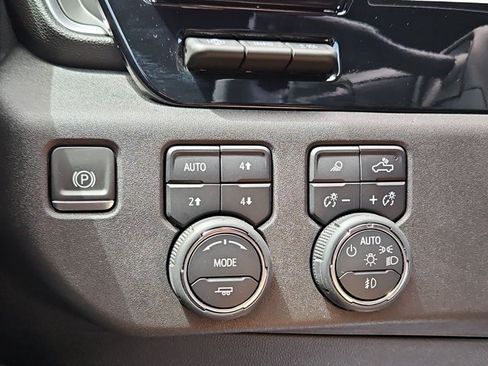 Used 2024 Chevrolet Silverado 1500 High Country w/ High Country Premium Package AWD/4WD image 17