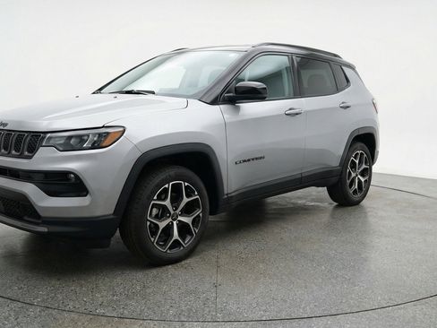 Used 2025 Jeep Compass Limited AWD/4WD image 3