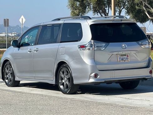 Used 2016 Toyota Sienna SE w/ SE Preferred Package image 6