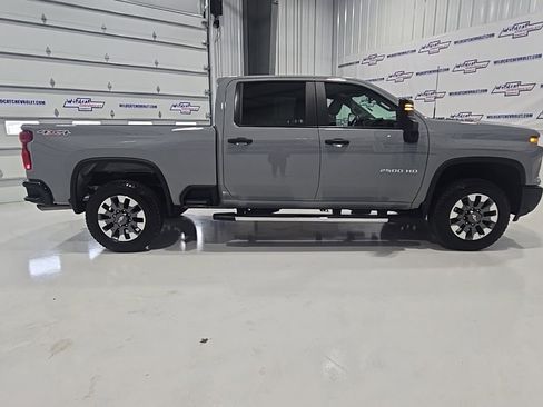 Used 2025 Chevrolet Silverado 2500 Custom w/ Custom Value Package image 10