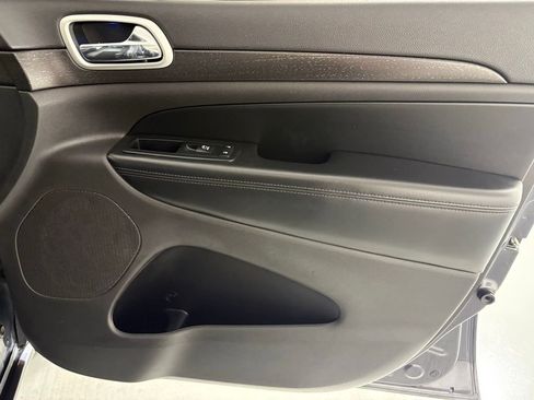 Used 2015 Jeep Grand Cherokee Altitude image 38