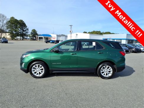 Used 2018 Chevrolet Equinox LS image 2