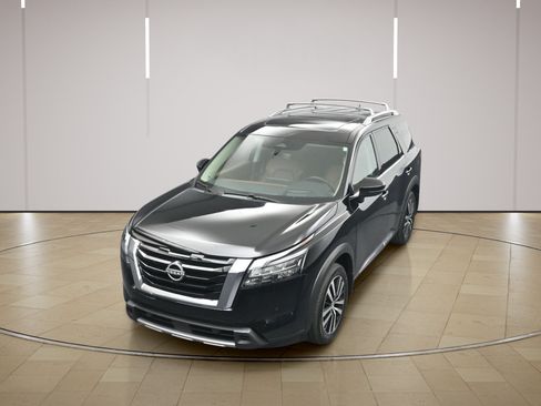 Certified 2025 Nissan Pathfinder Platinum w/ Cargo Package FWD image 33