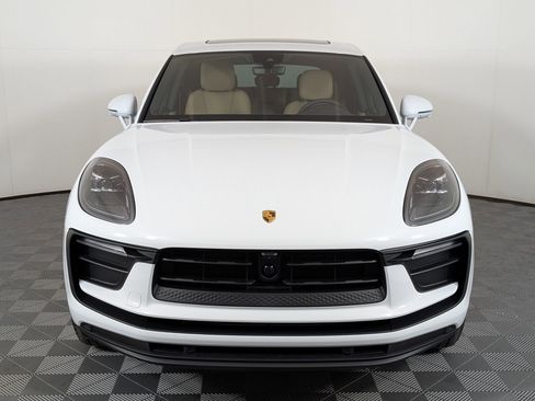 Certified 2026 Porsche Macan AWD/4WD image 7