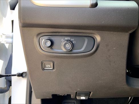 Used 2024 GMC Terrain SLE FWD image 34
