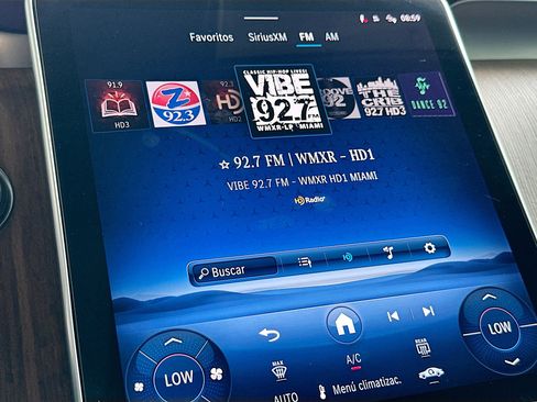 Used 2025 Mercedes-Benz GLC 300 4MATIC image 14