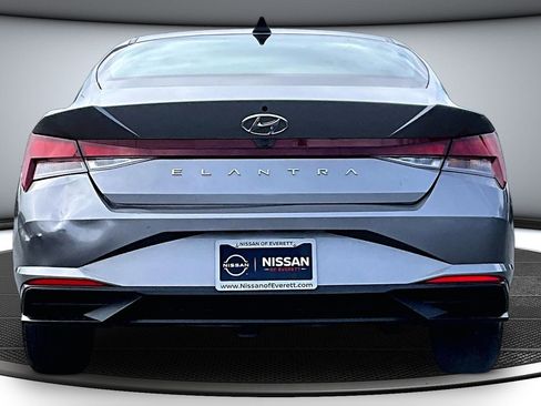 Used 2022 Hyundai Elantra SEL w/ Winter Weather Package FWD image 5