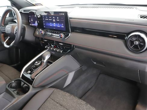 Used 2025 Chevrolet Colorado Z71 w/ Technology Package image 31