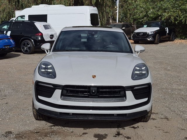 Used 2023 Porsche Macan AWD/4WD image 2