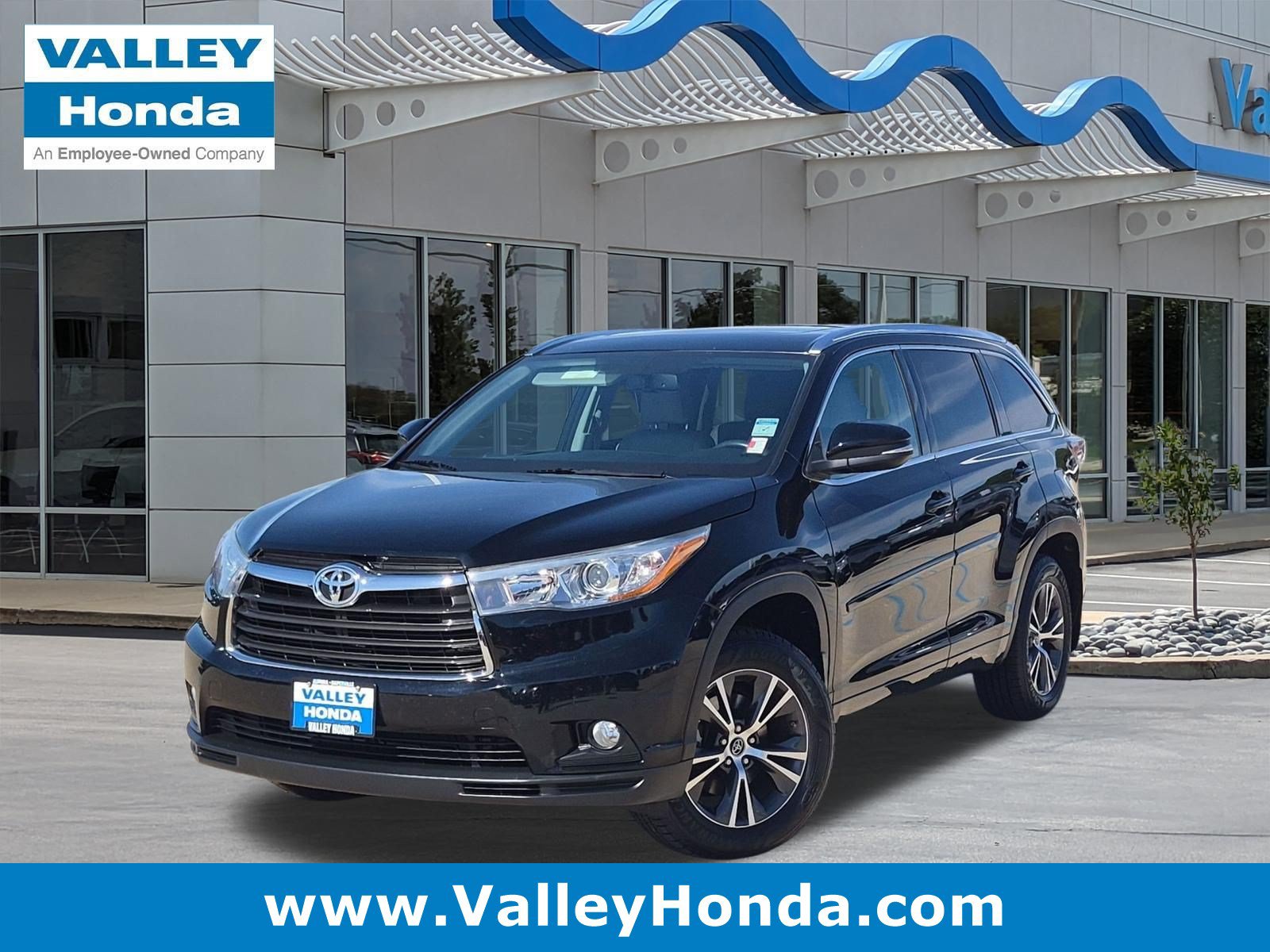 Used 2016 Toyota Highlander XLE AWD/4WD image 1