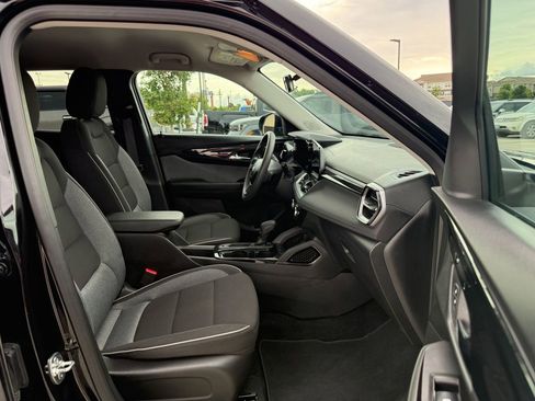 Used 2025 Chevrolet TrailBlazer LT FWD image 30