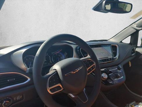 New 2026 Chrysler Pacifica Pinnacle FWD image 3
