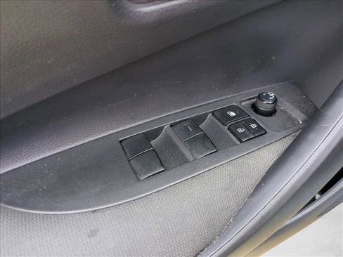 Used 2021 Toyota Corolla LE image 12