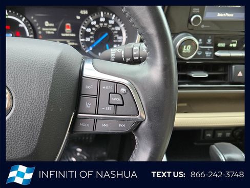 Used 2020 Toyota Highlander XLE AWD/4WD image 29