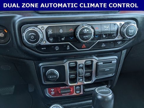 Used 2023 Jeep Gladiator Rubicon w/ Cold Weather Group image 17