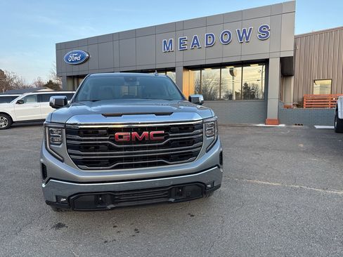 Used 2025 GMC Sierra 1500 SLT image 5