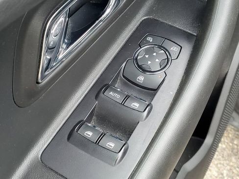 Certified 2018 Ford Taurus SEL FWD image 9