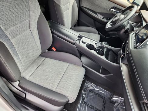 Used 2023 Nissan Rogue SV AWD/4WD image 11