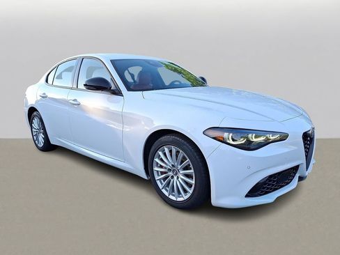 Used 2024 Alfa Romeo Giulia Sprint AWD/4WD image 3