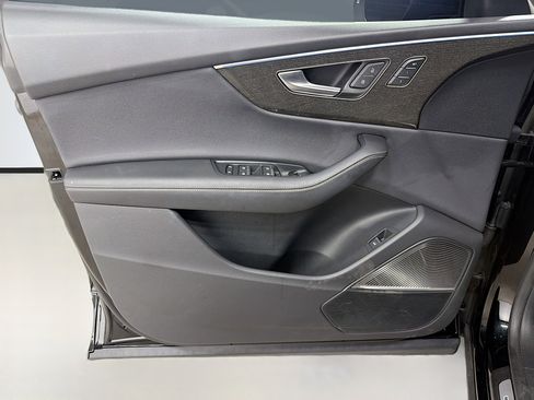 Used 2023 Audi Q8 Prestige image 16