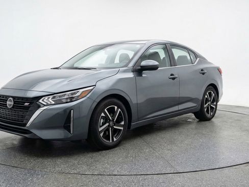Used 2025 Nissan Sentra SV FWD image 3
