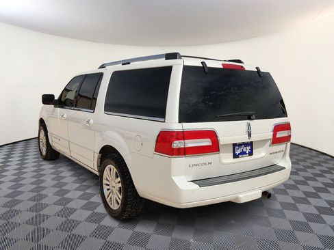 Used 2012 Lincoln Navigator L 2WD image 3