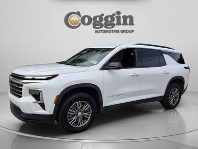 Used 2025 Chevrolet Traverse LT