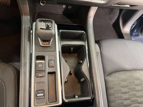 Used 2025 Nissan Pathfinder SV FWD image 43