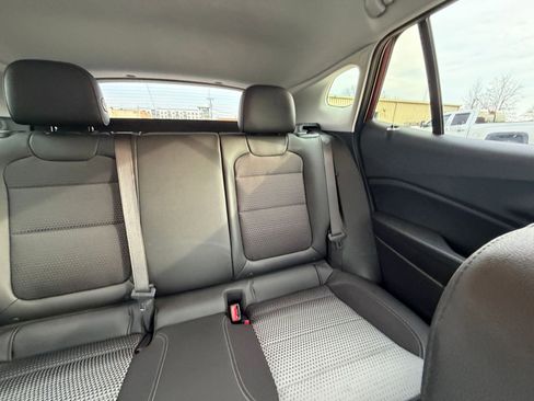 Used 2025 Chevrolet Trax LT image 35