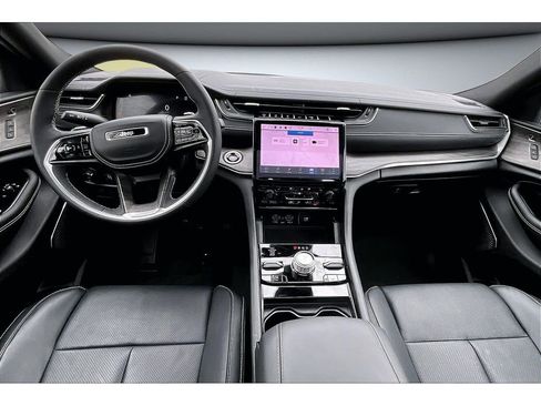 Certified 2025 Jeep Grand Cherokee Overland w/ Luxury Tech Group IV image 17