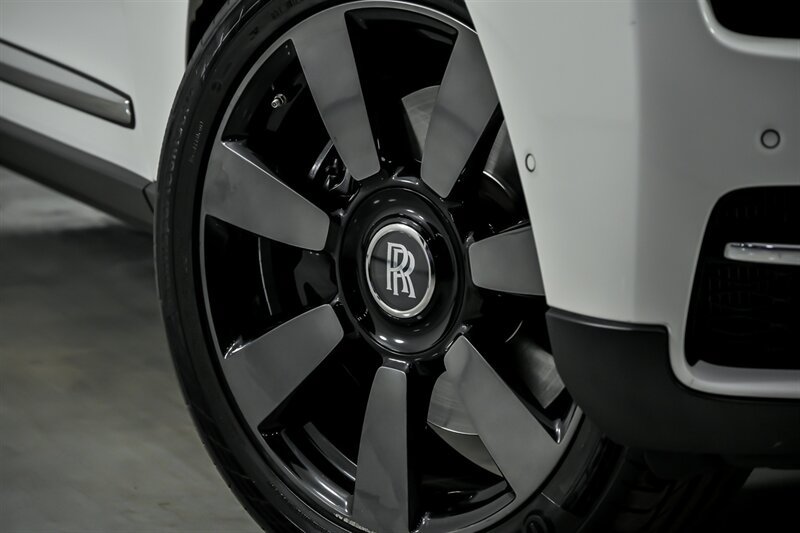 Used 2023 Rolls-Royce Cullinan w/ Leather Finishing Pack AWD/4WD image 3