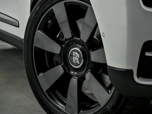 Used 2023 Rolls-Royce Cullinan w/ Leather Finishing Pack AWD/4WD image 3